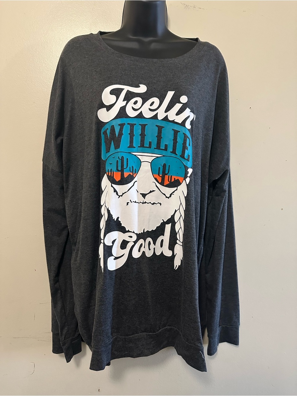 Charcoal Graphic 'Feelin' Good' Willie Long Sleeve Shirt